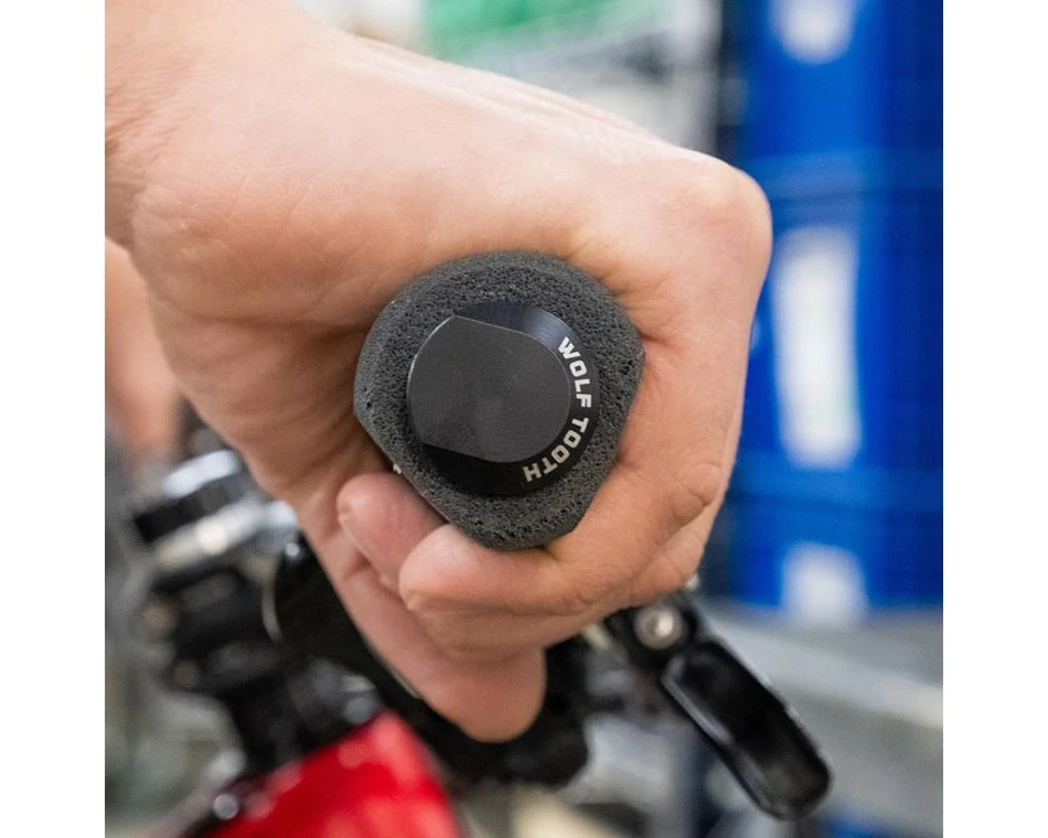 Wolf Tooth Components Mega Fat Paw Cam Grips (Black) 5 Wolf Tooth Components Mega Fat Paw Cam Grips (Black) - Image 3