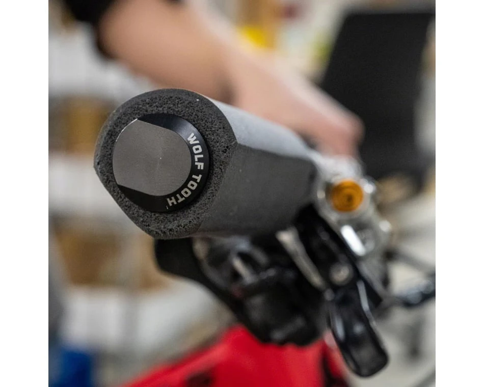 Wolf Tooth Components Mega Fat Paw Cam Grips (Black) 6 Wolf Tooth Components Mega Fat Paw Cam Grips (Black) - Image 4